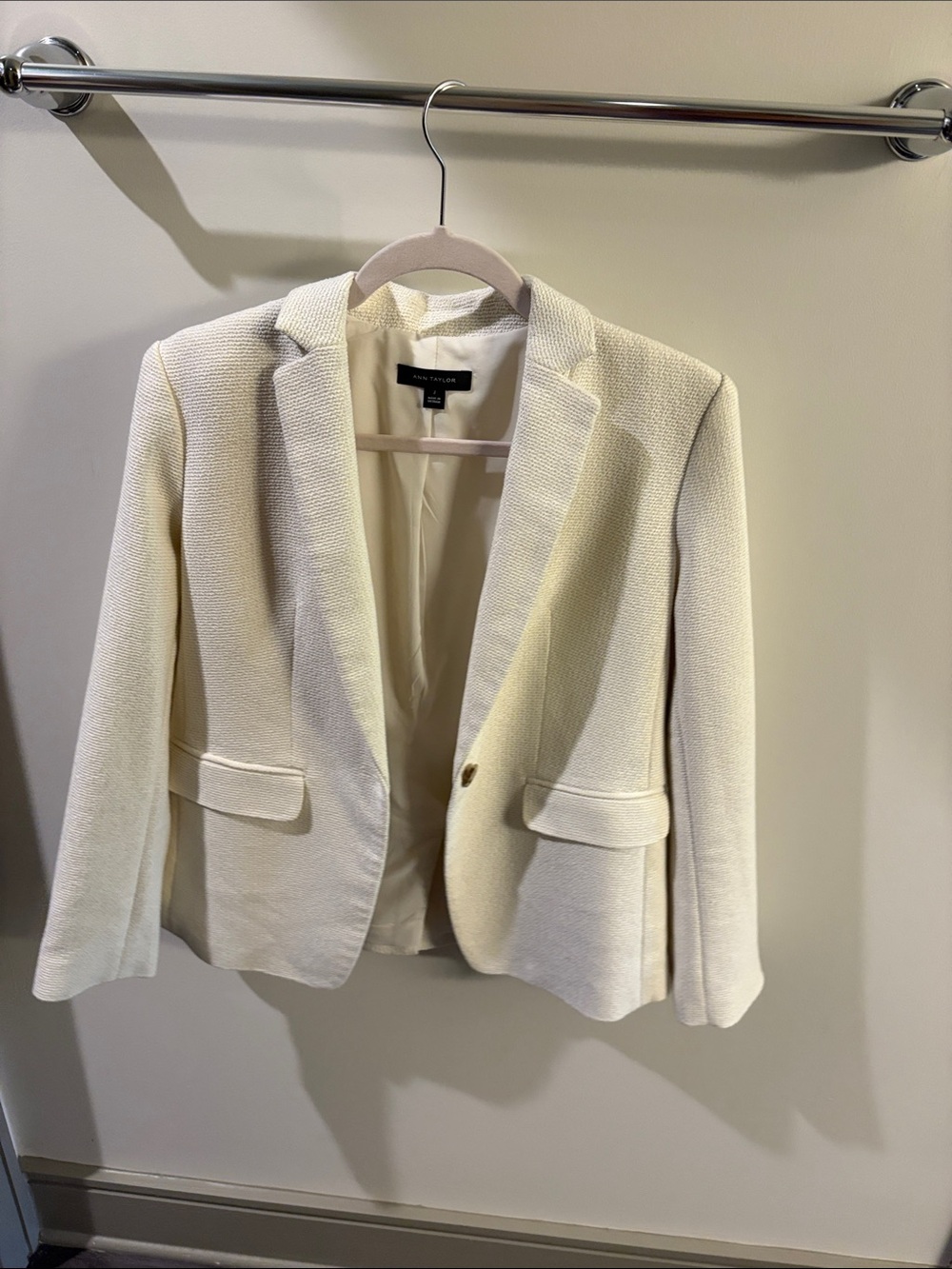 Ann Taylor Off-White Textured Single-Button Blazer